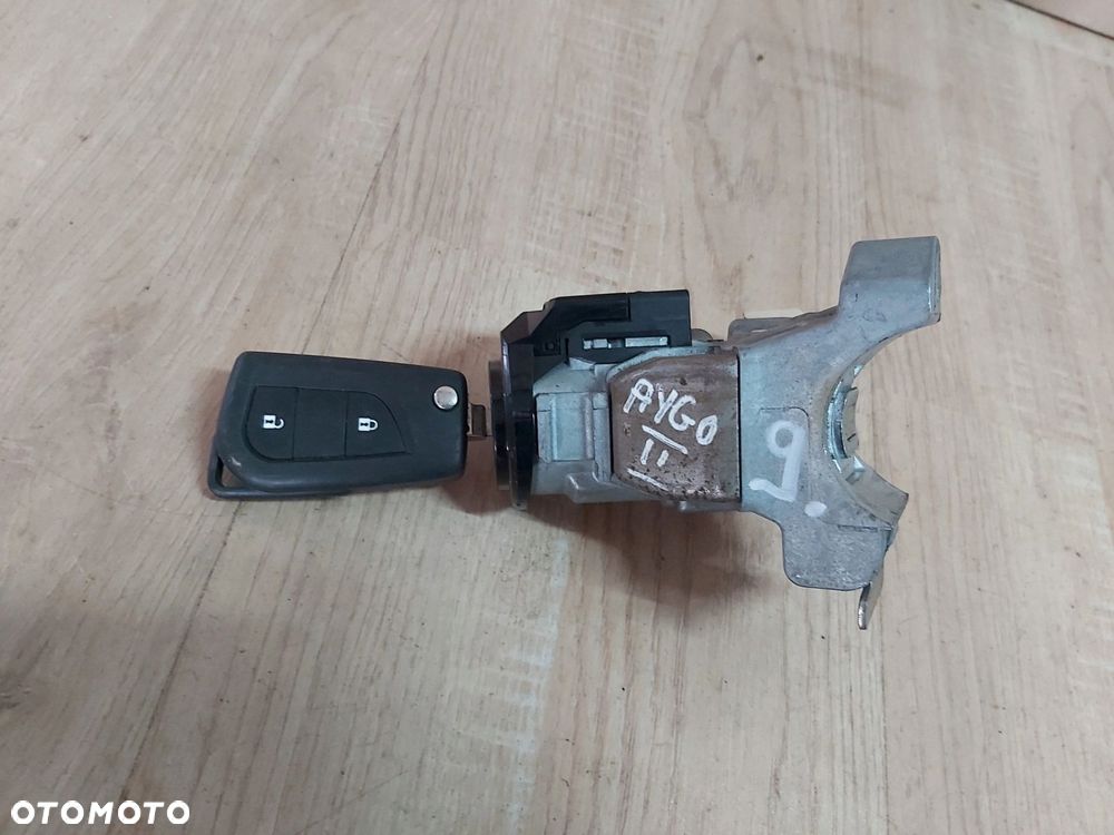 Toyota AYGO II Kluczyk stacyjka - 1