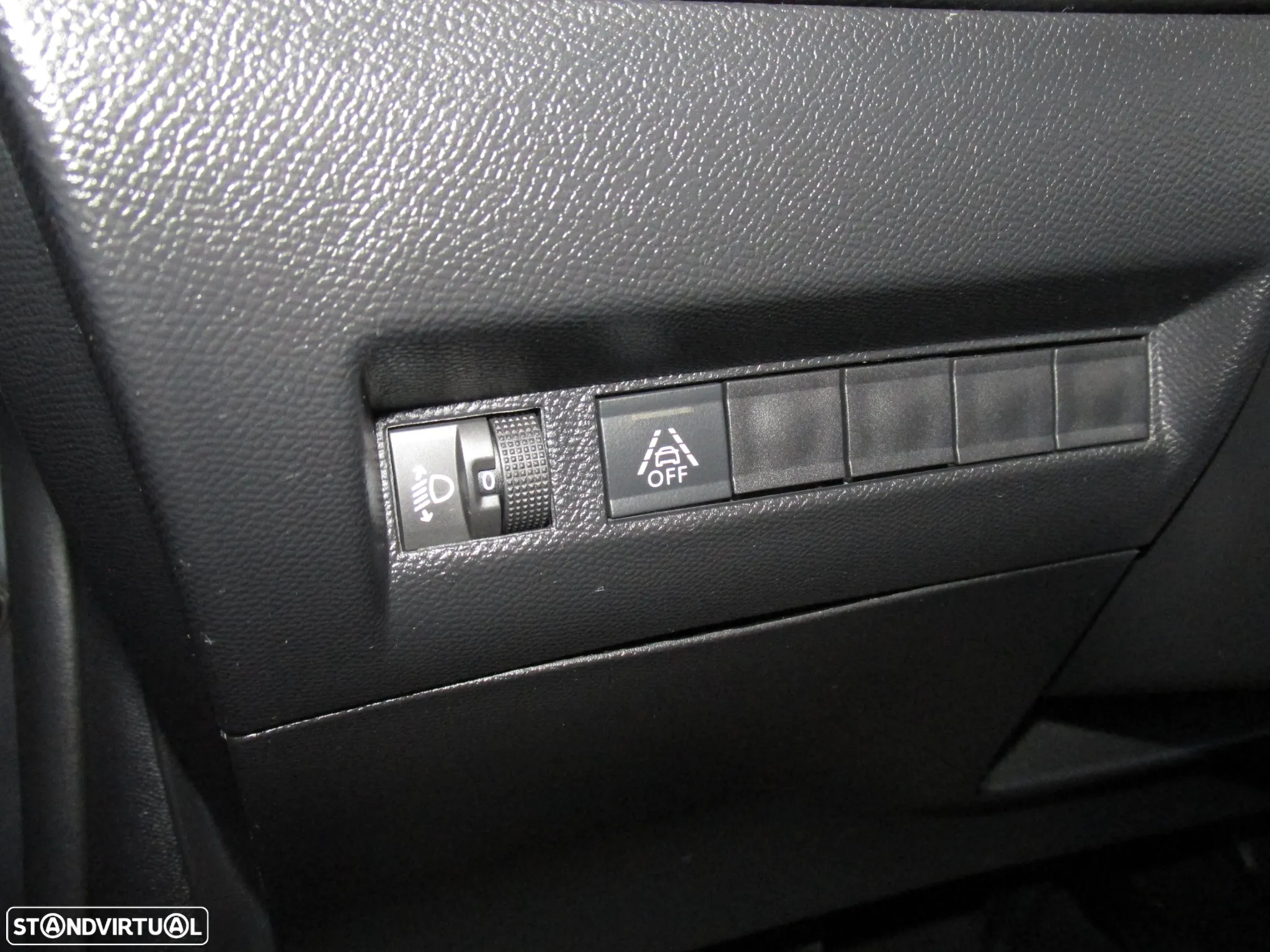 Peugeot 208 1.2 PureTech Active Pack - 33