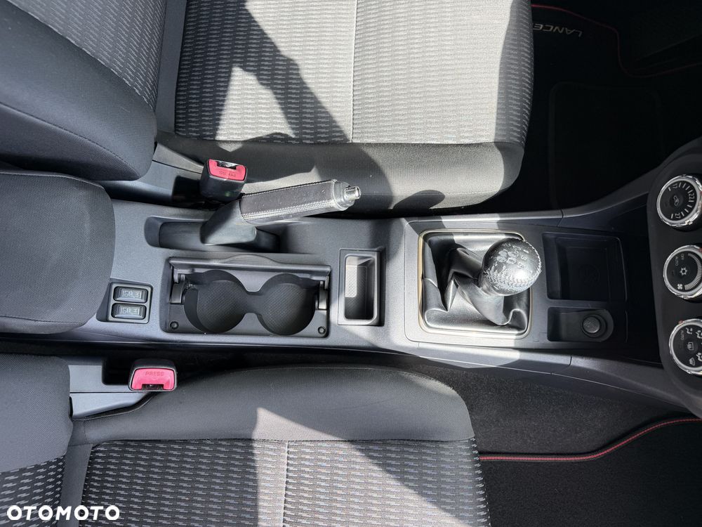 Mitsubishi Lancer 1.6 Invite - 22