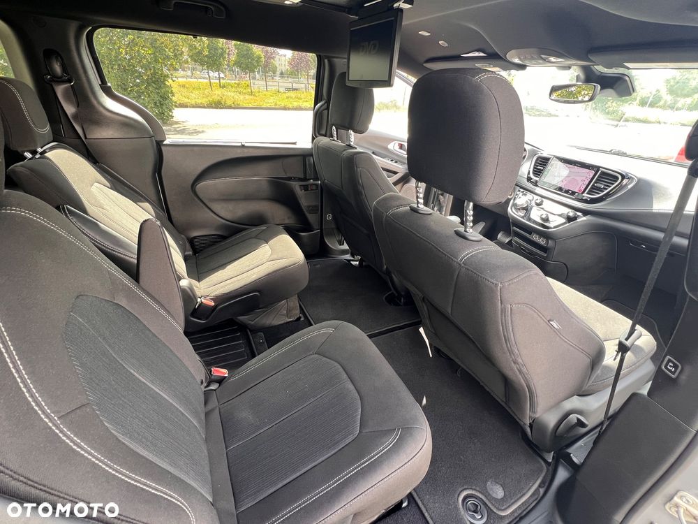 Chrysler Pacifica - 8