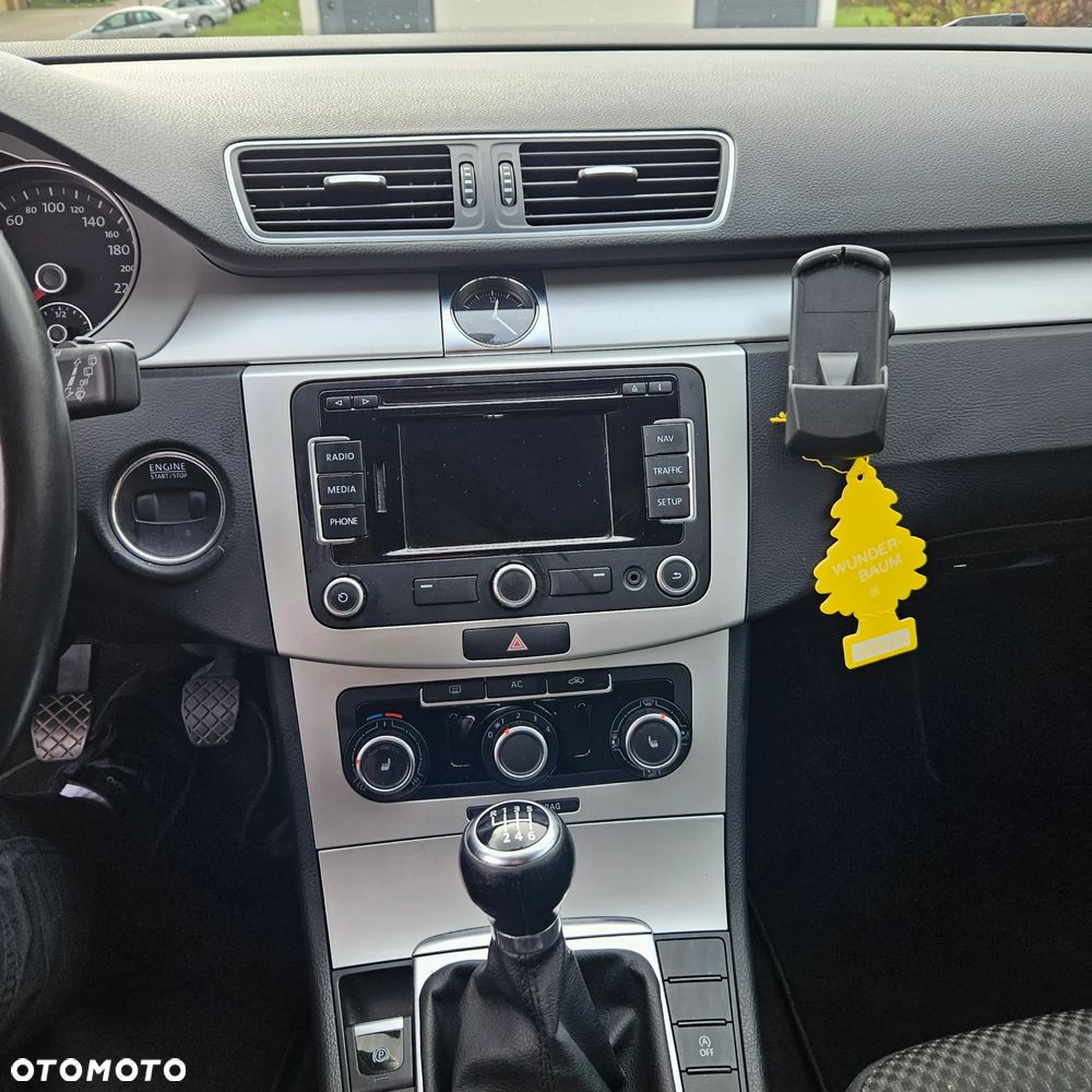 Volkswagen Passat 1.6 TDI Comfortline - 8