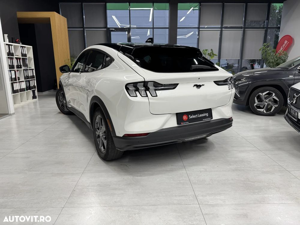 Ford Mustang Mach-E - 4