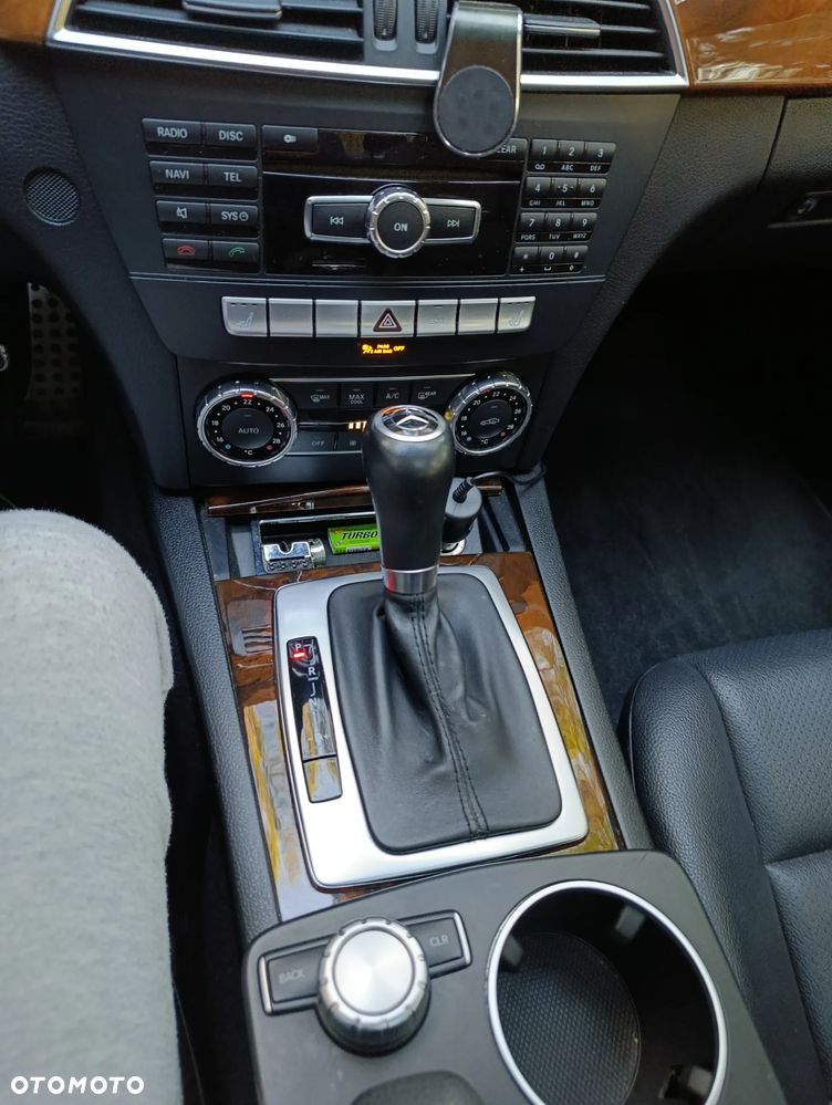 Mercedes-Benz Klasa C 350 Elegance 4-Matic - 27