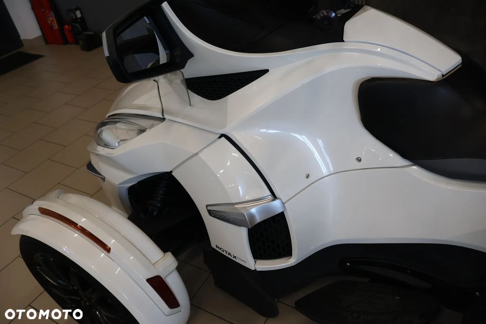 Can-Am Spyder - 17