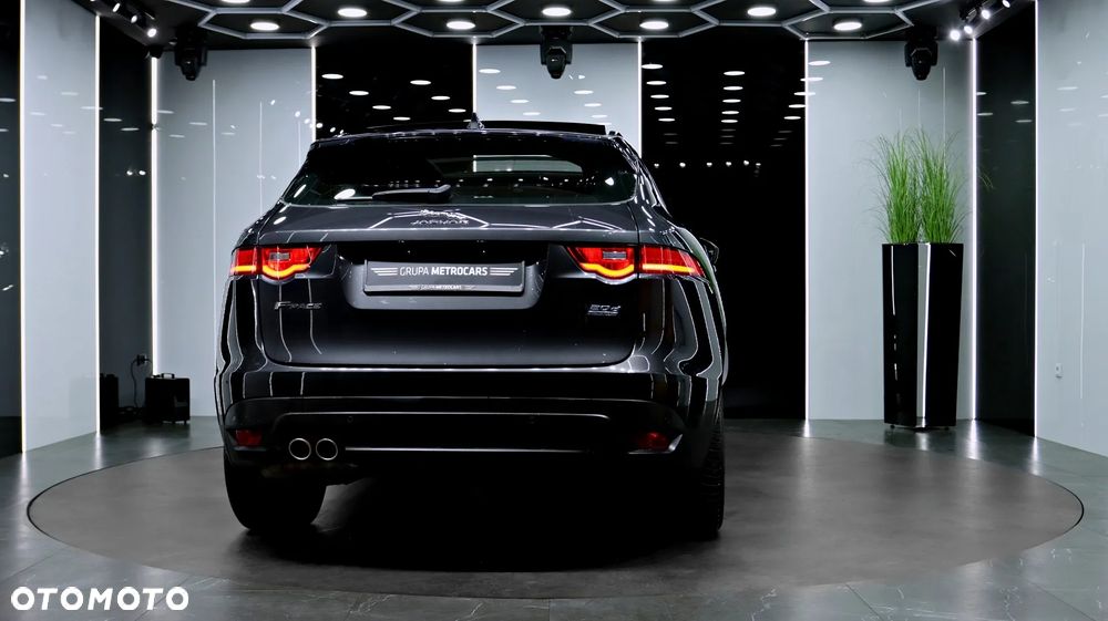 Jaguar F-Pace - 8