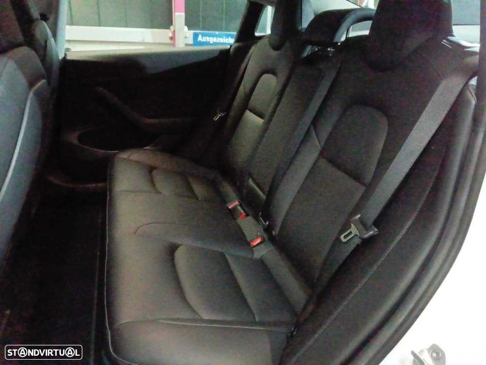 Tesla Model 3 Standard Range Plus RWD - 3