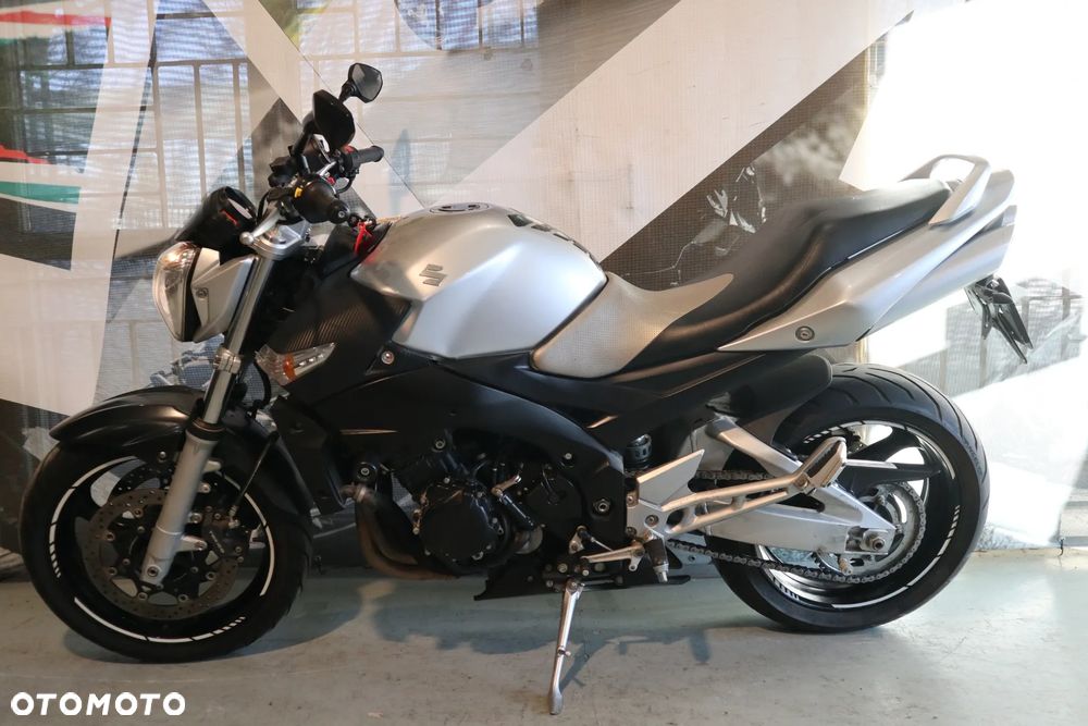 Suzuki GSR - 5