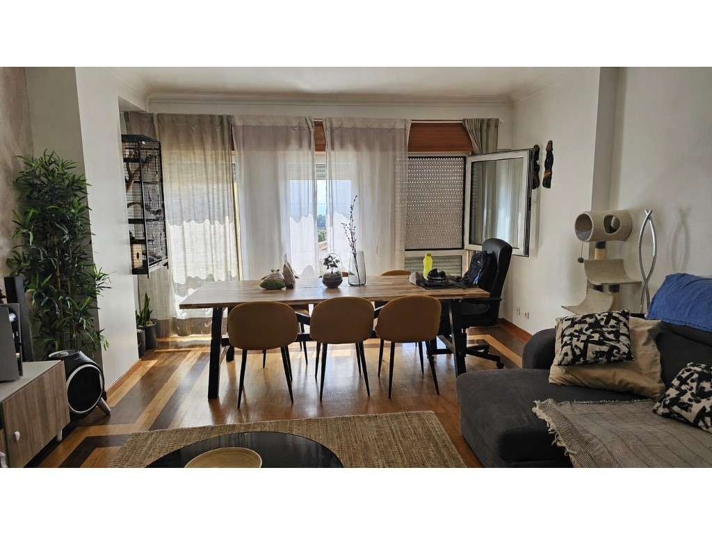 Apartamento T3 com Parqueamento em Camarate - Excelente Oportunidade - Grande imagem: 2/23