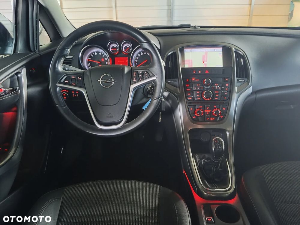 Opel Astra 1.4 Cosmo - 28