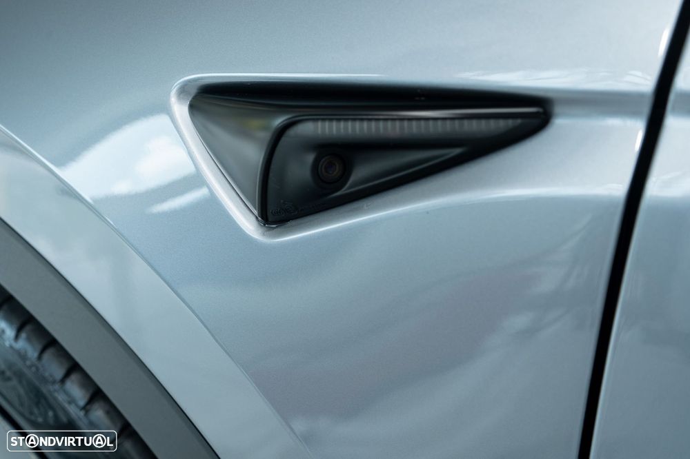 Tesla Model Y Performance Dual Motor AWD - 37