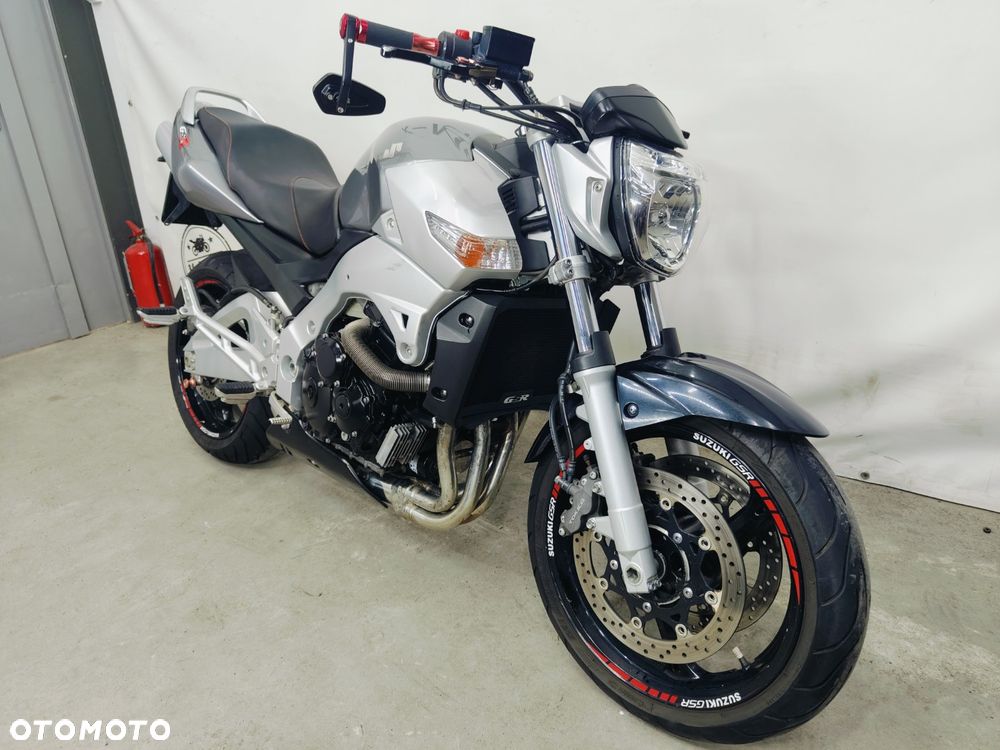 Suzuki GSR - 2