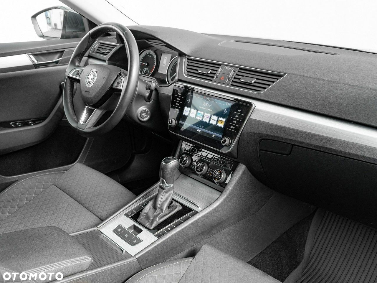 Skoda Superb 2.0 TDI Ambition DSG - 34