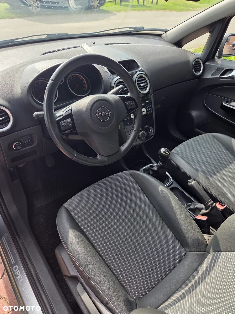 Opel Corsa 1.4 16V Cosmo - 19