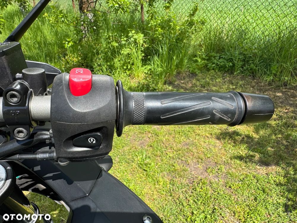 Yamaha XJ - 25