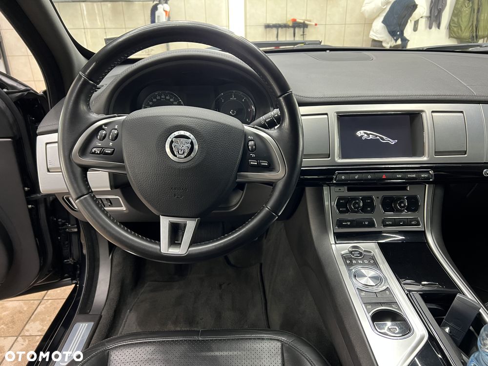 Jaguar XF 3.0 V6 D S Portfolio - 33