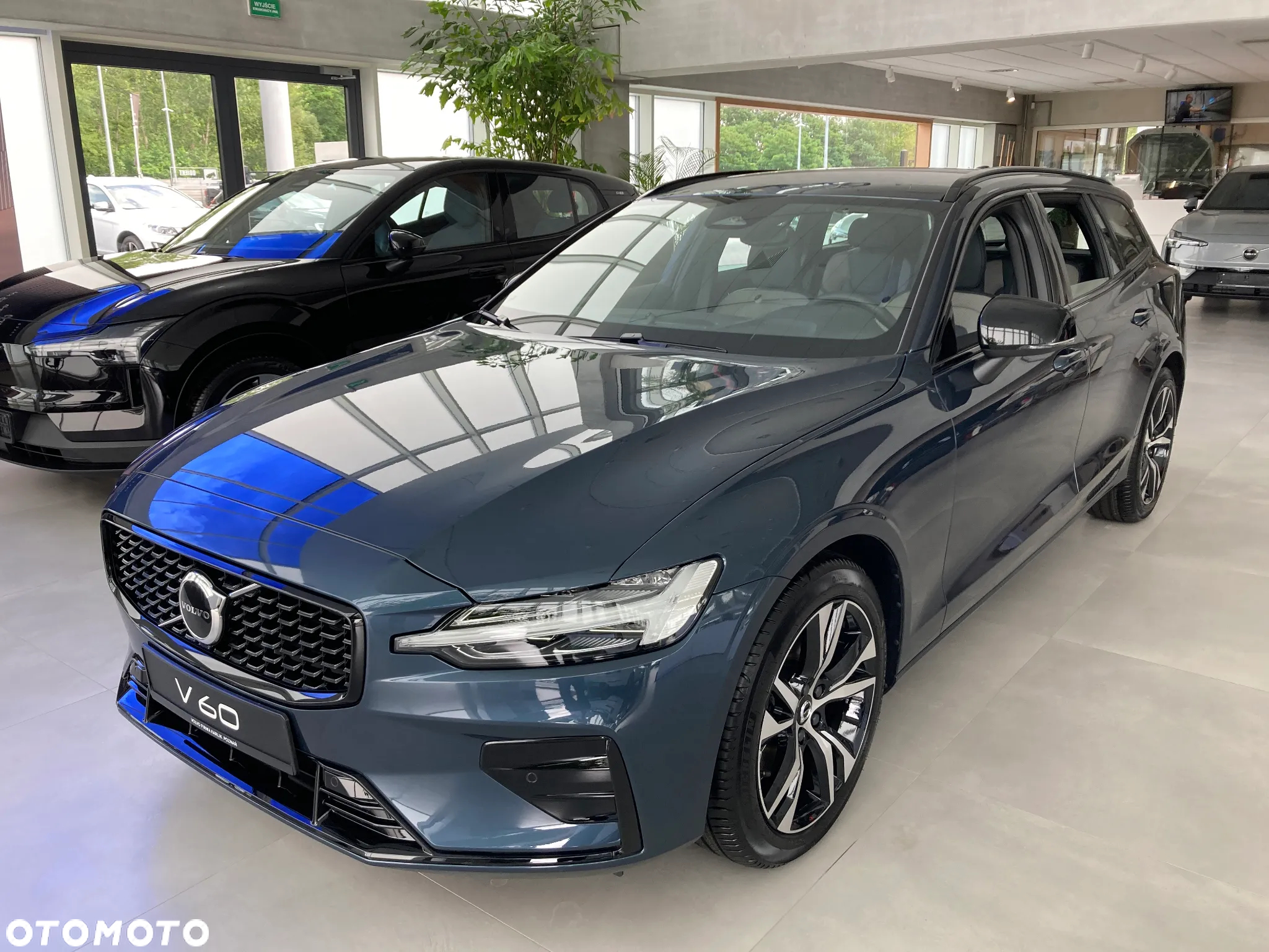 Volvo V60 B4 B Plus Dark - 3