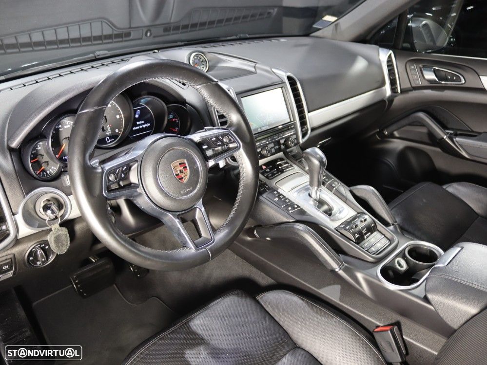 Porsche Cayenne Platinum Edition - 10