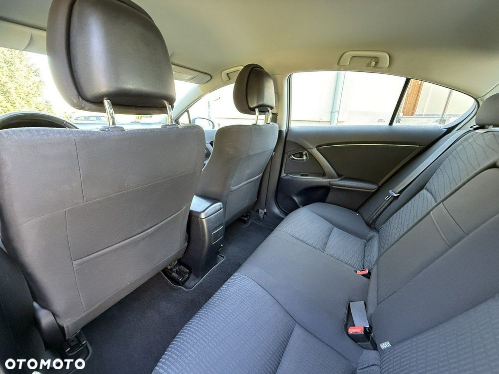 Toyota Avensis 1.8 Style - 33