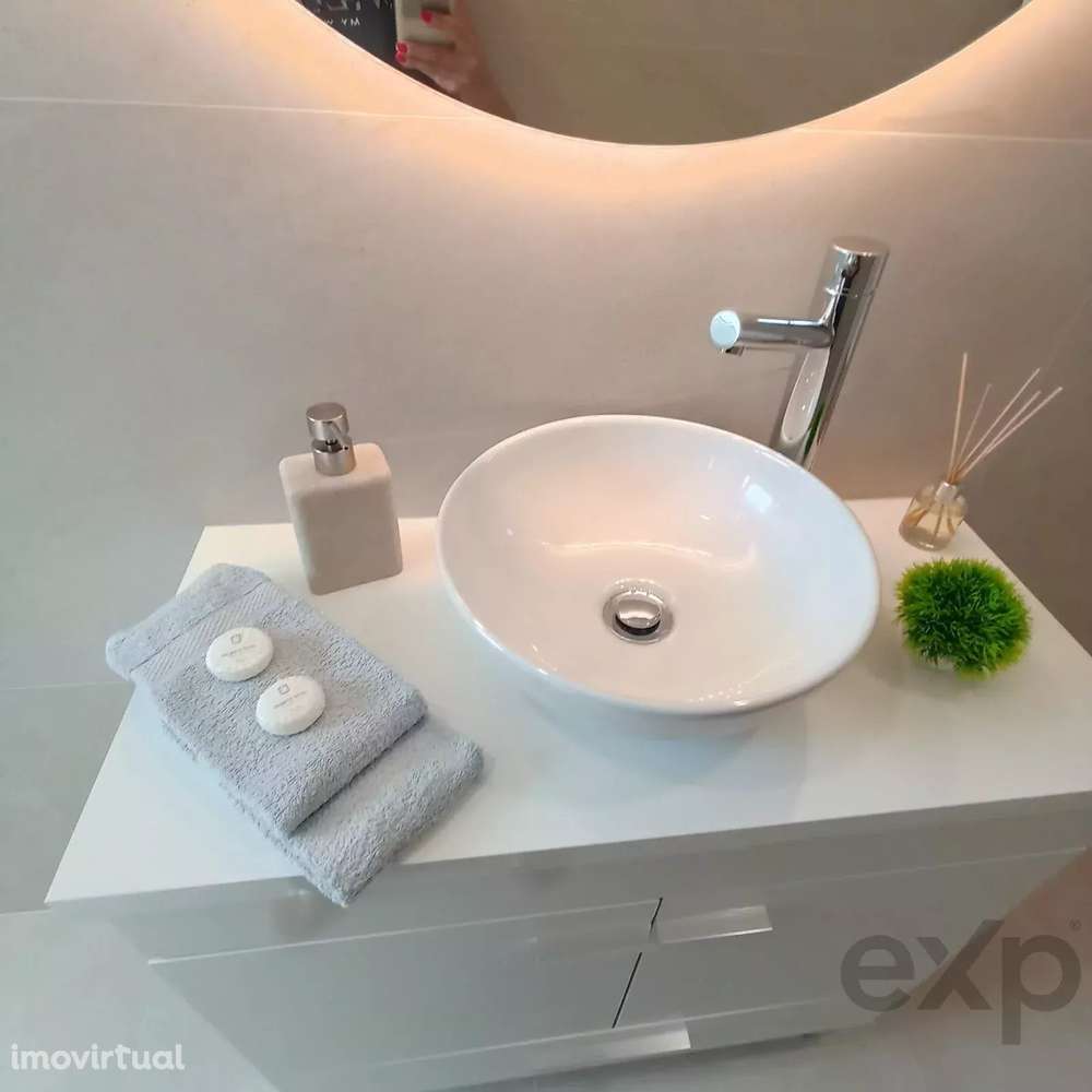 Oportunidade Única em Benfica! Apartamento T3 Totalmente Renovado - Grande imagem: 4/5