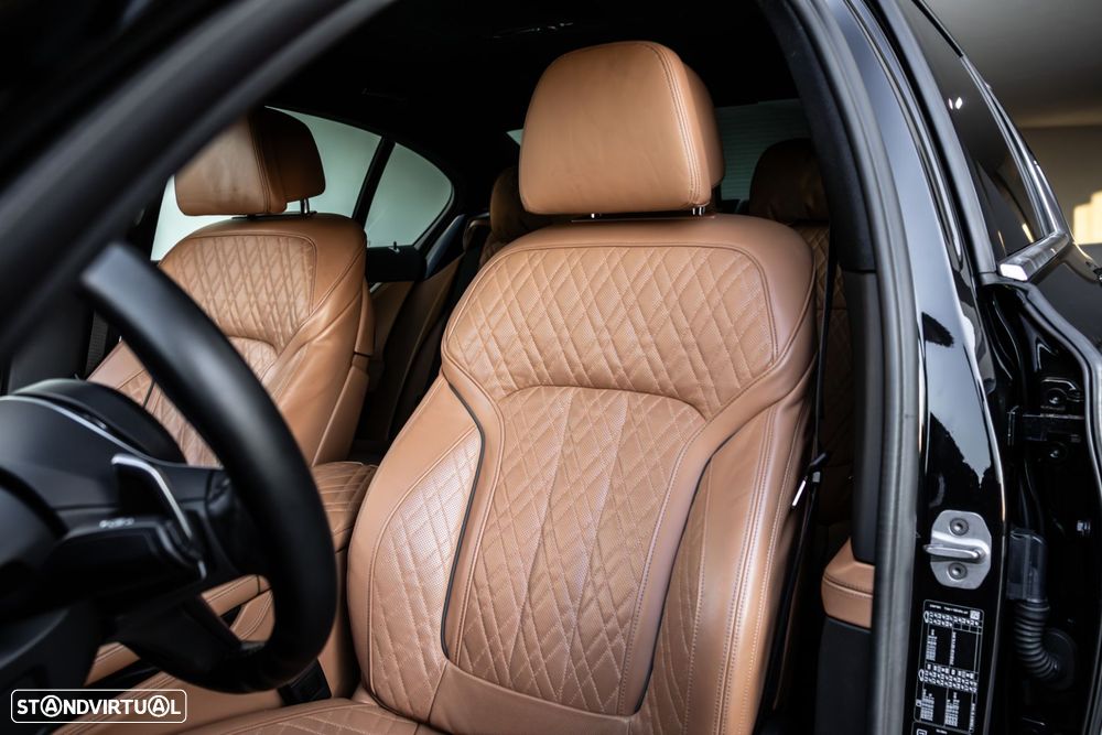 BMW 740 d xDrive Pack M Auto - 33