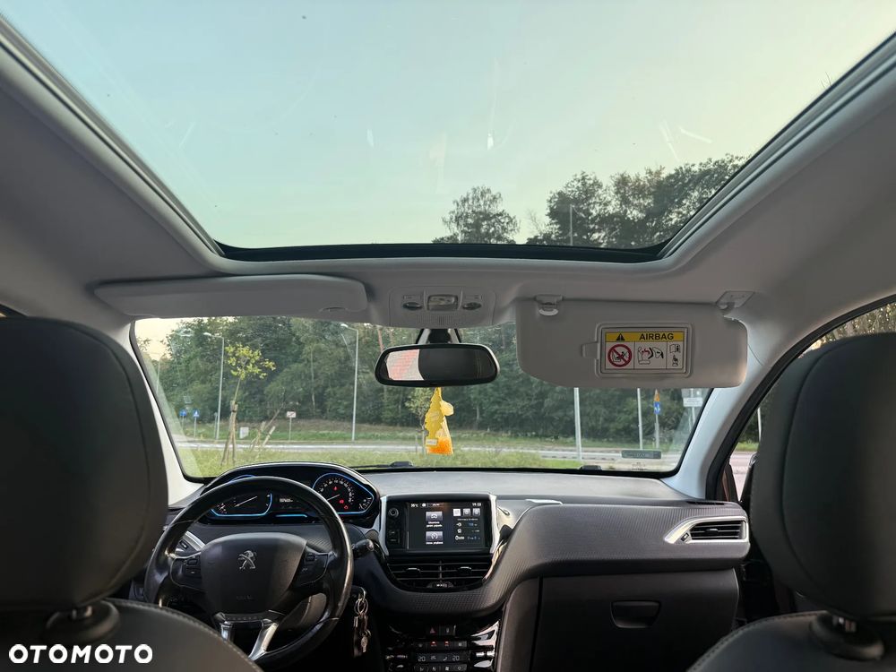 Peugeot 2008 1.2 Pure Tech Allure S&S - 14