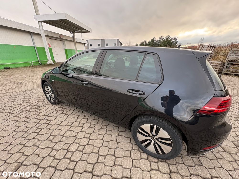 Volkswagen Golf - 8