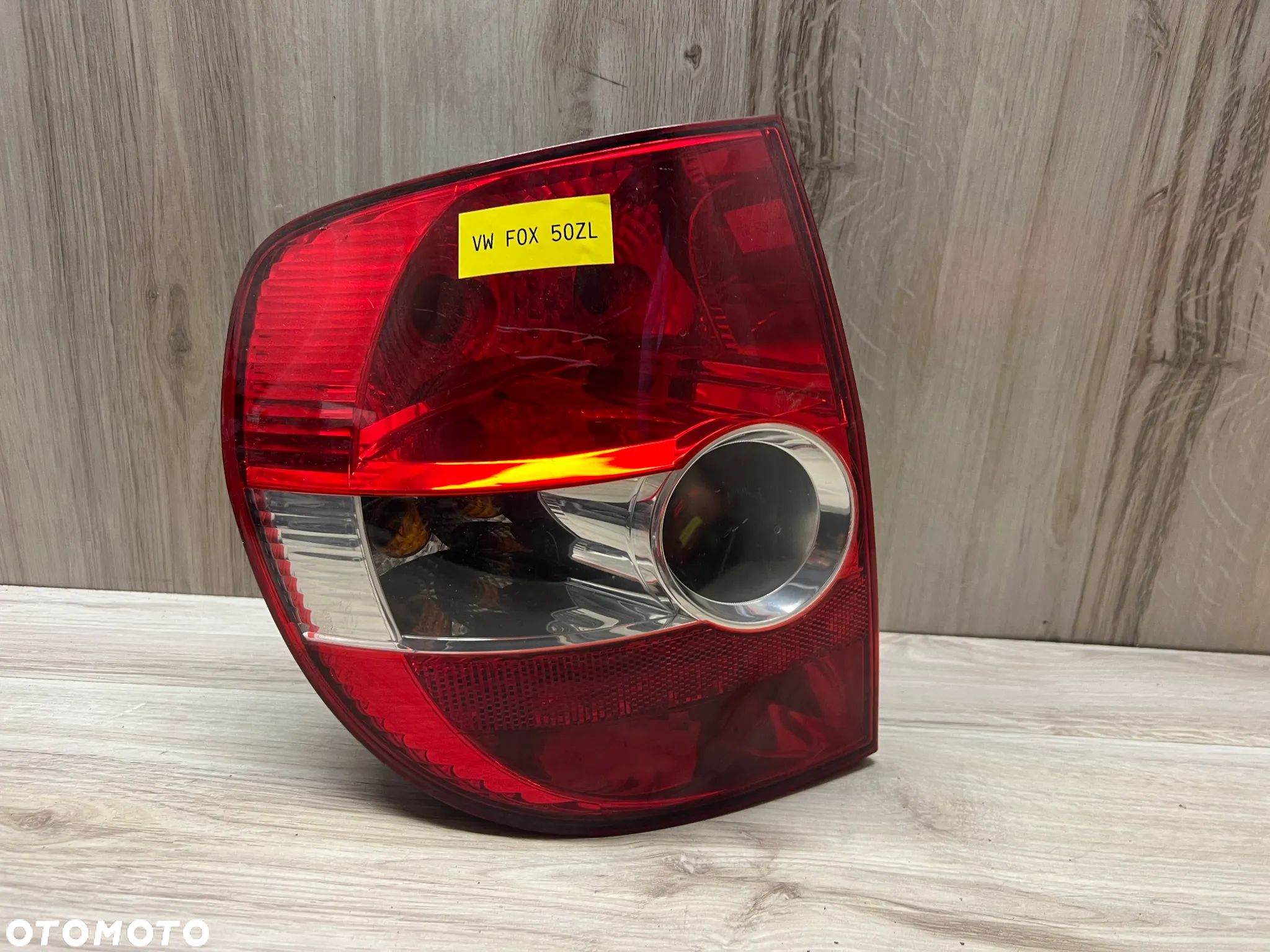 LAMPA TYLNA LEWA VW FOX - 1