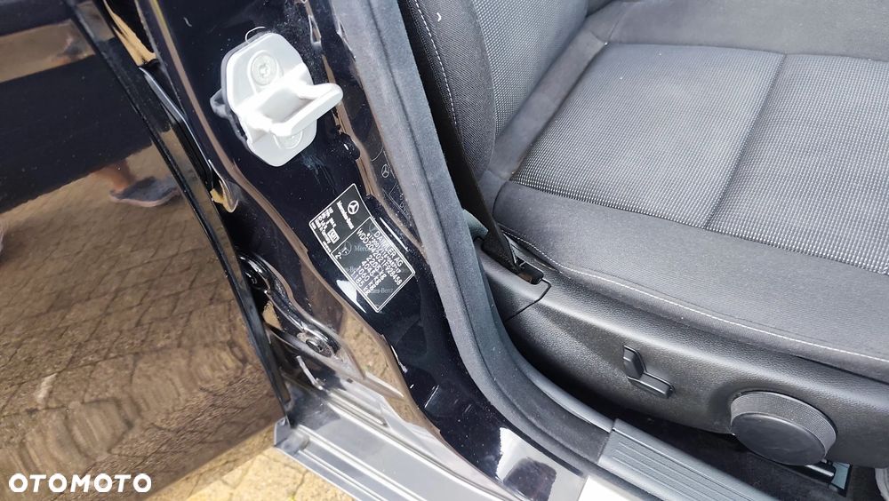 Mercedes-Benz Klasa C 220 CDI DPF Automatik Avantgarde - 27