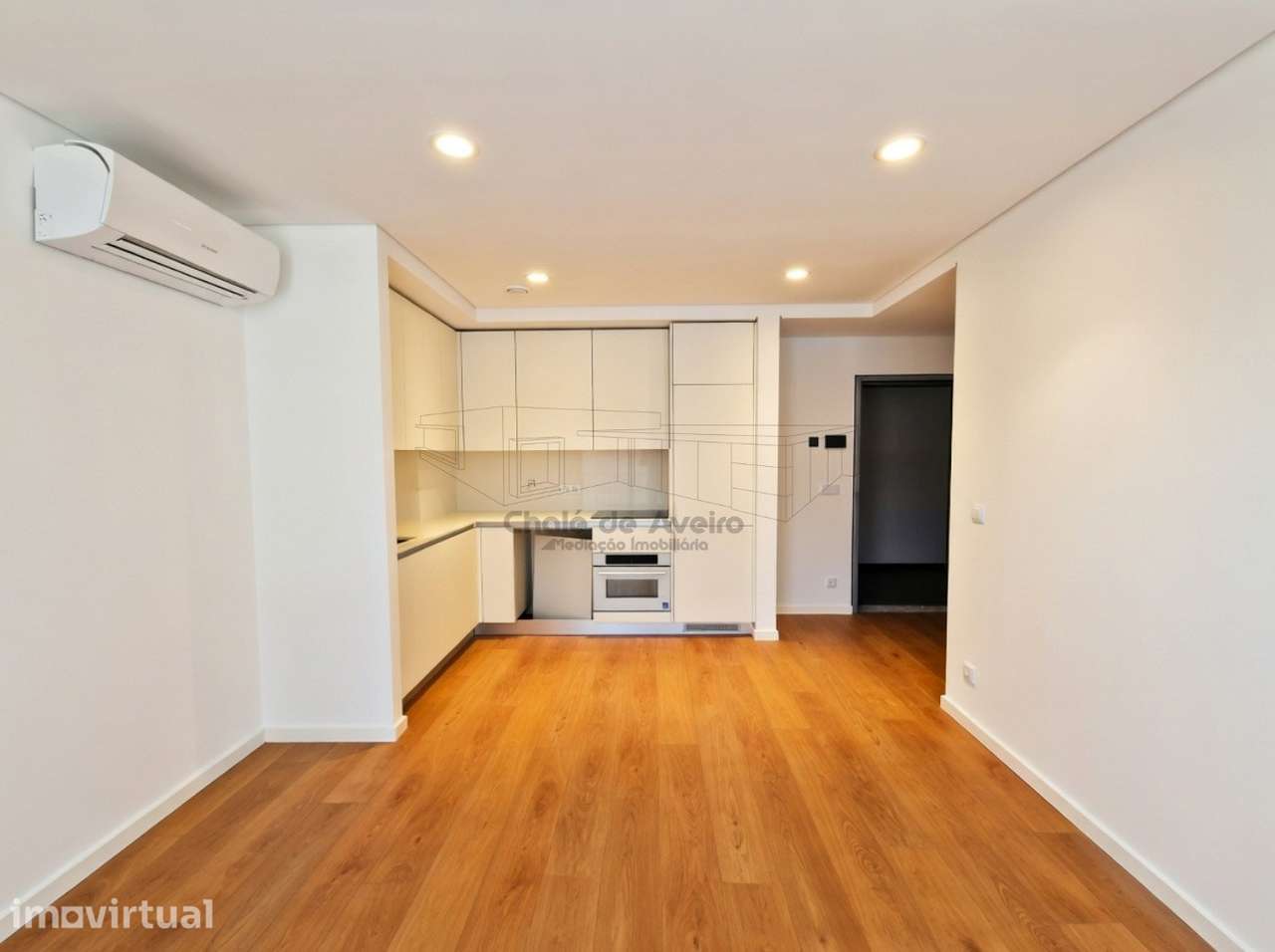 Apartamento T1 Venda em Aveiro - Junto à Estação de Aveiro - Grande imagem: 3/16