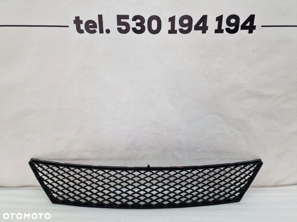 SEA IBIZA 6J0 LIFT FR 12- KRATKA ŚRODKOWA ZDERZAKA PRZEDNIEGO PRZÓD , NR 6J0853667D , NR AUKCJI KR493 - 1