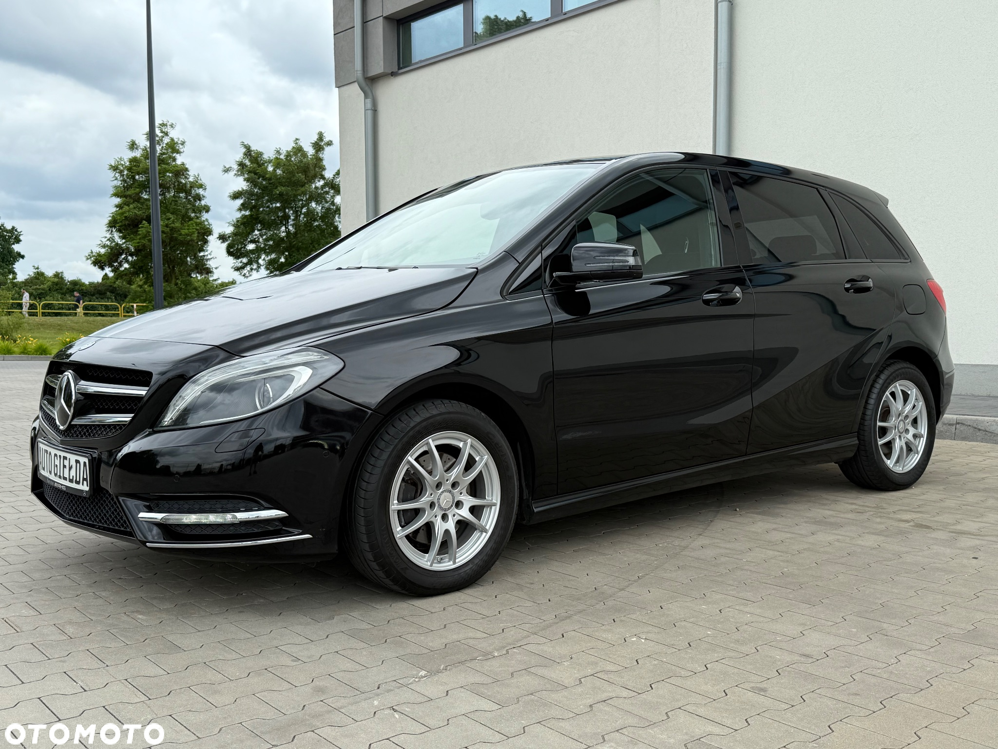 Mercedes-Benz Klasa B 180 UrbanStyle Edition - 9