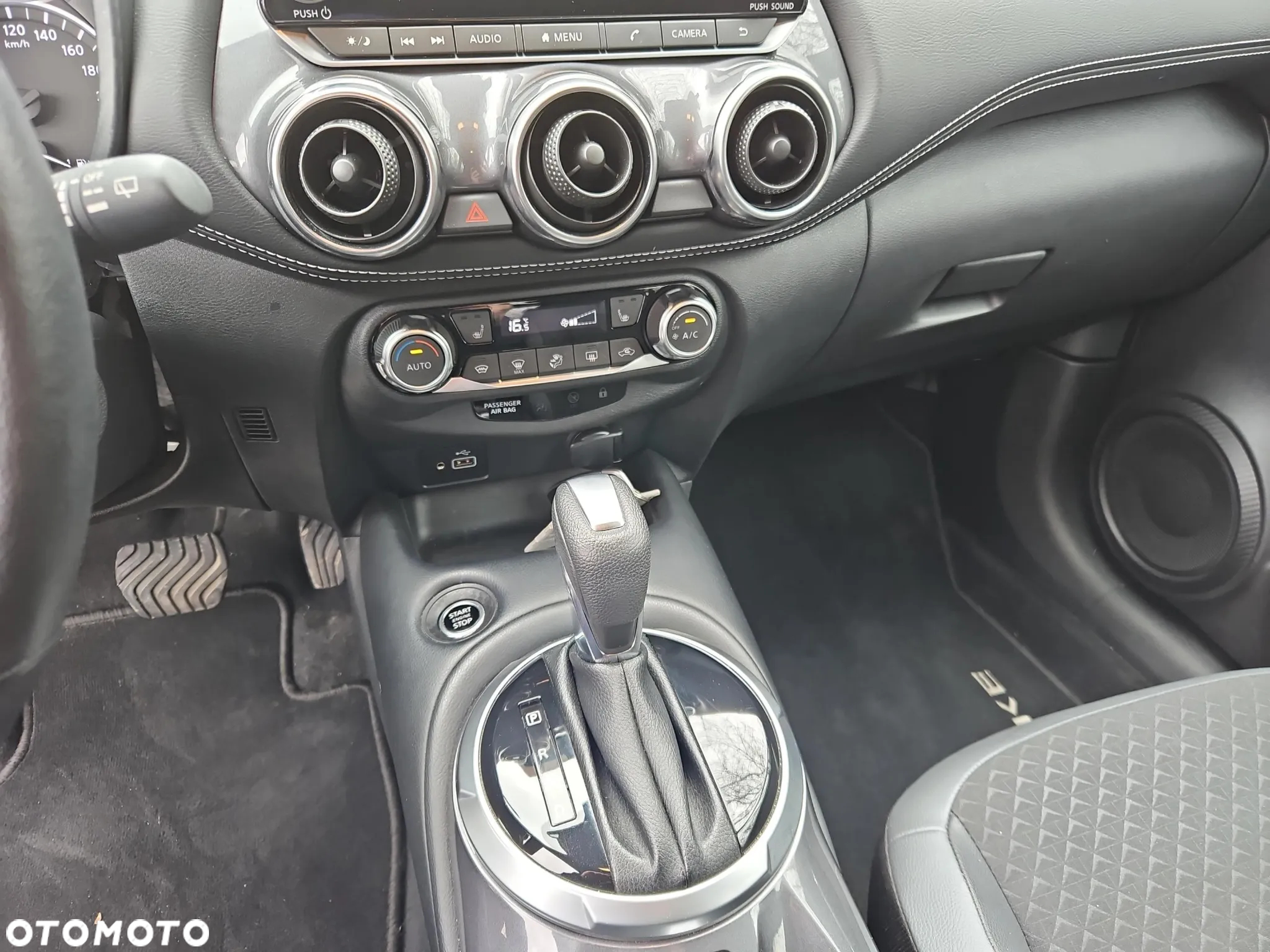 Nissan Juke 1.0 DIG-T N-Connecta DCT - 16