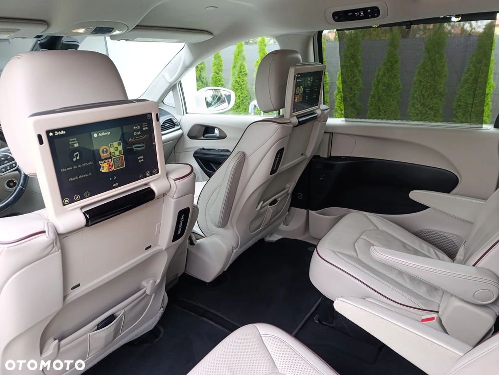 Chrysler Pacifica - 12