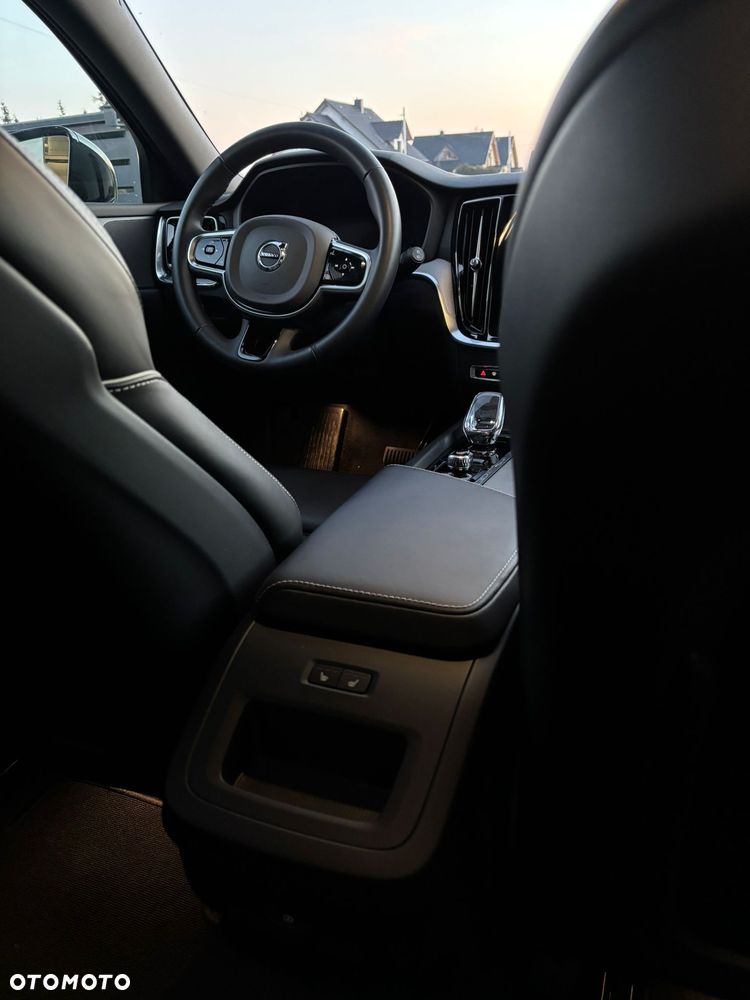 Volvo V60 B4 B Plus Dark - 16
