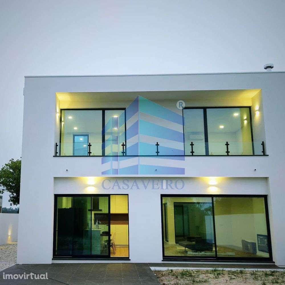 Moradia T4 Geminada em Santa Joana - Grande imagem: 2/15