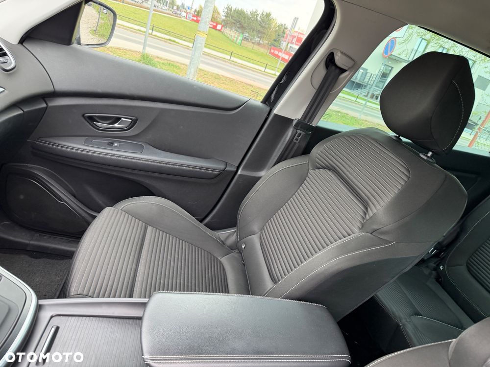 Renault Scenic ENERGY TCe 140 EDC BOSE EDITION - 17