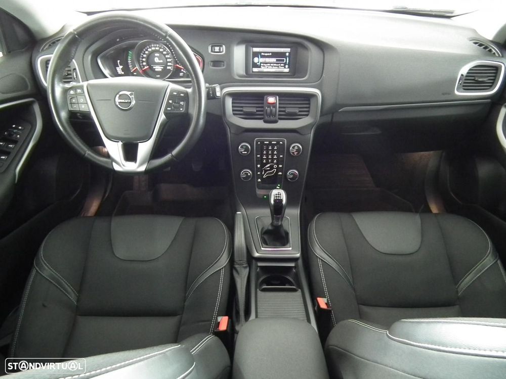 Volvo V40 2.0 D3 Momentum - 17