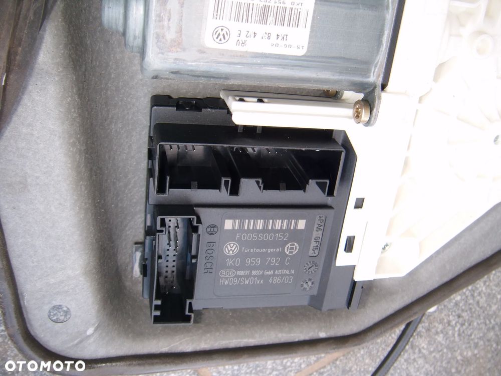 vw golf V   5drzwi mechanizm szyby prawy przód z silnikiem  1k0959792c - 2