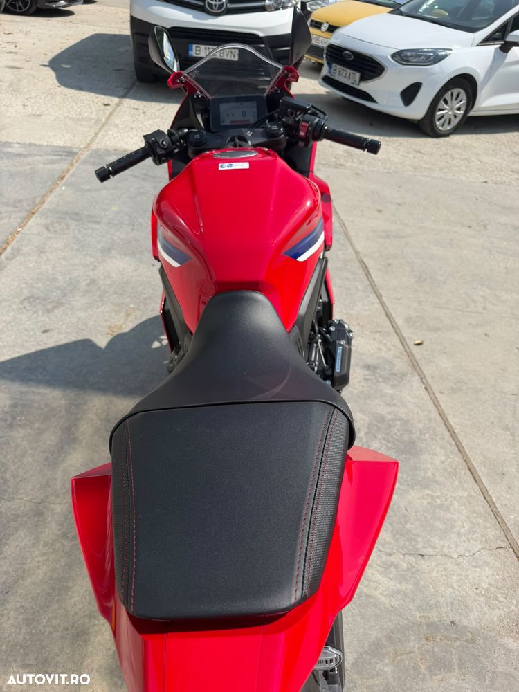 Honda CBR 650R - 11