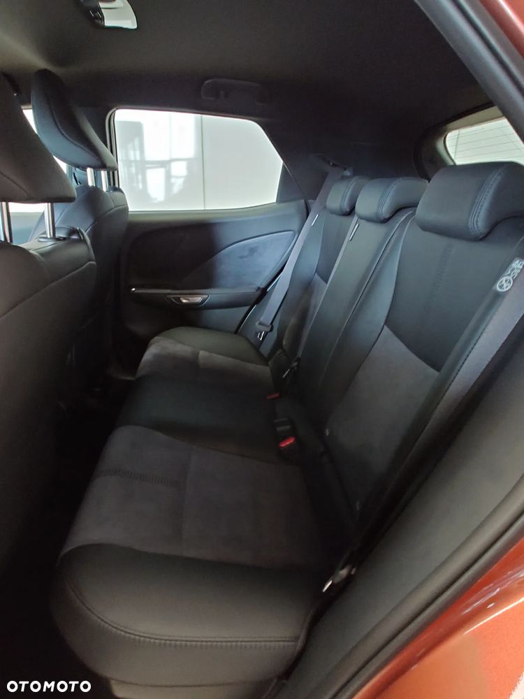 Lexus LBX - 15