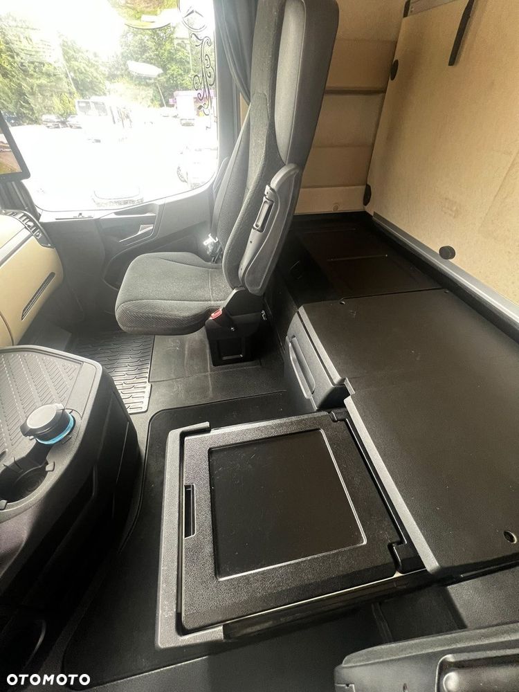 Mercedes-Benz ACTROS - 9