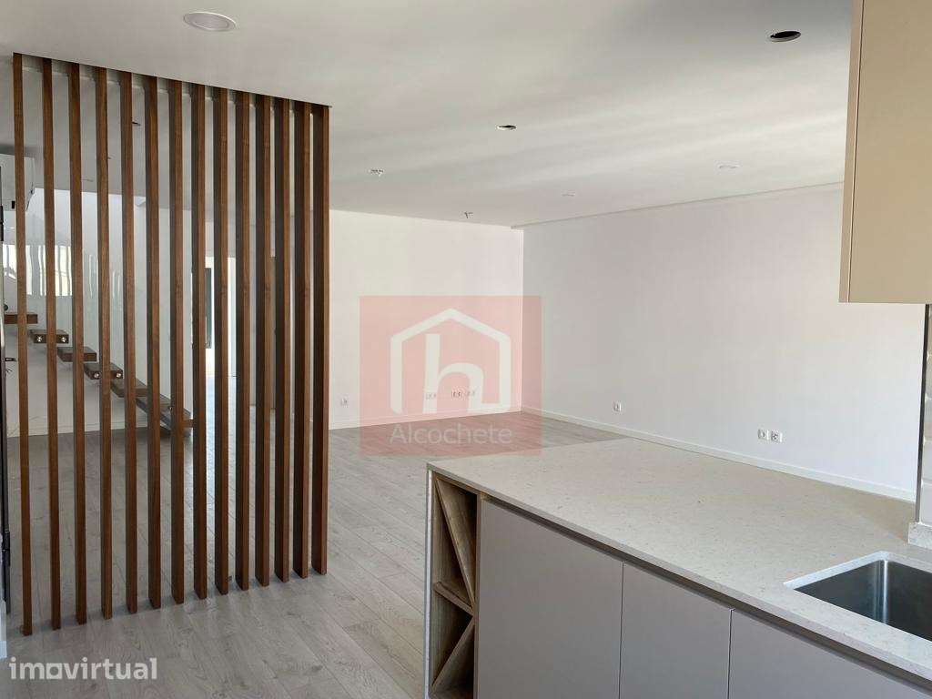 Apartamento T4 Duplex com garagem box no centro de Alcochete - Grande imagem: 3/39