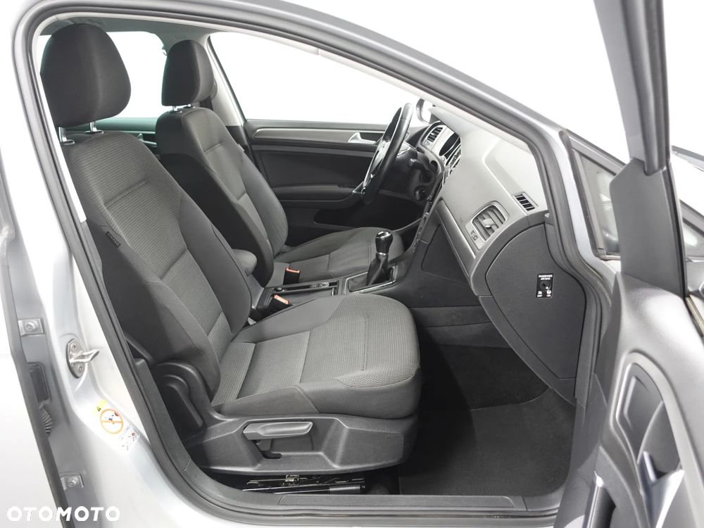 Volkswagen Golf - 24