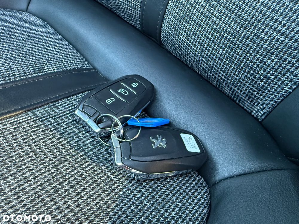 Peugeot 3008 PureTech 130 Stop & Start GPF Allure Business-Paket - 31