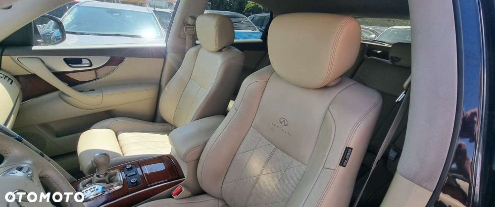 Infiniti QX70 - 9