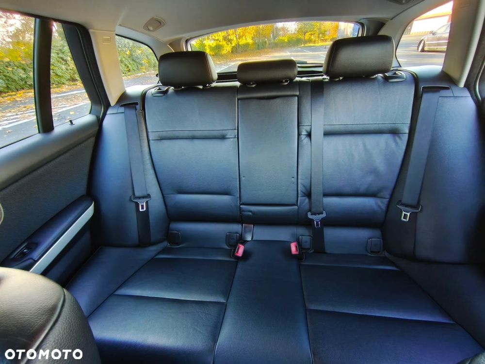 BMW Seria 3 320i Touring - 30