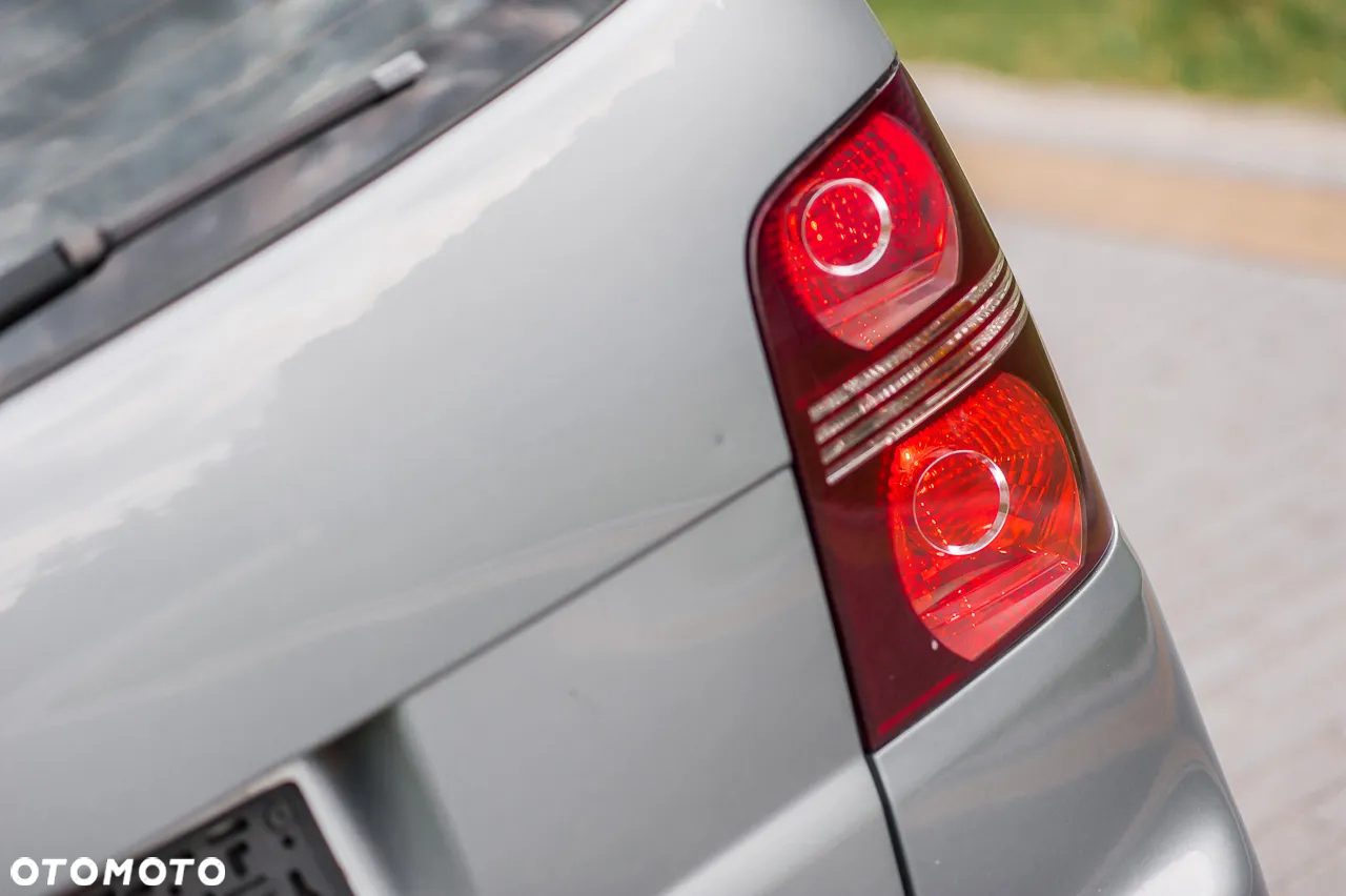 Volkswagen Touran 1.6 Conceptline - 22