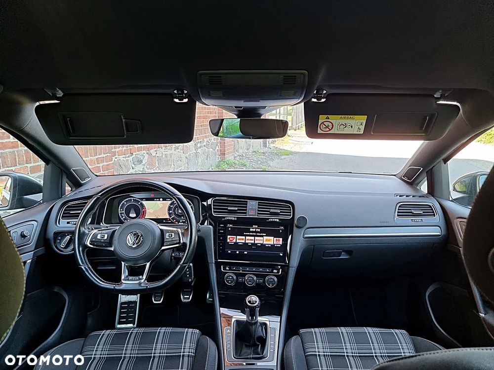 Volkswagen Golf - 29