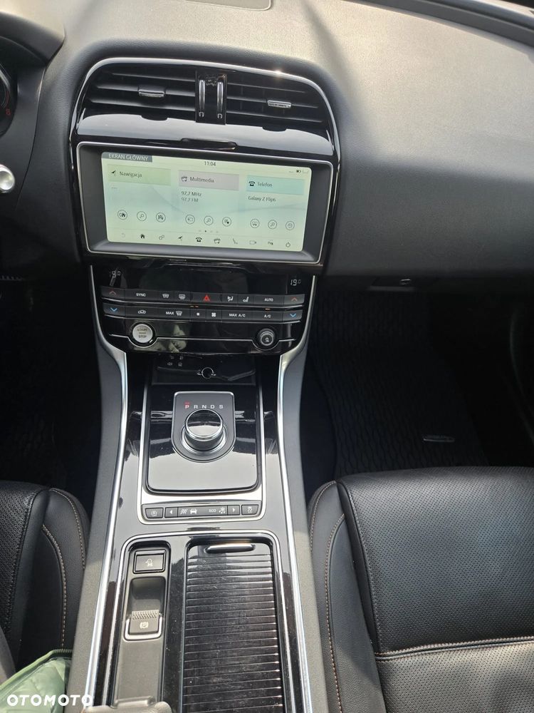 Jaguar XE P250 R-Dynamic Black - 17