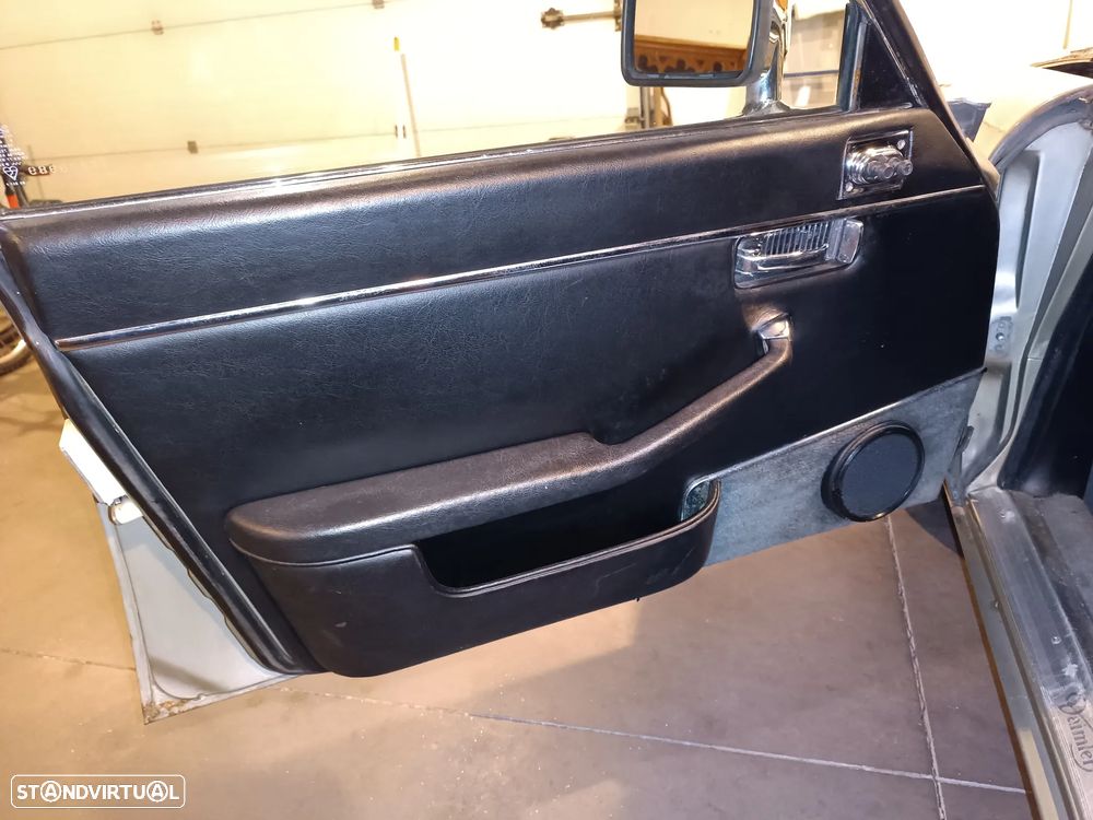 Daimler Sovereign - 21